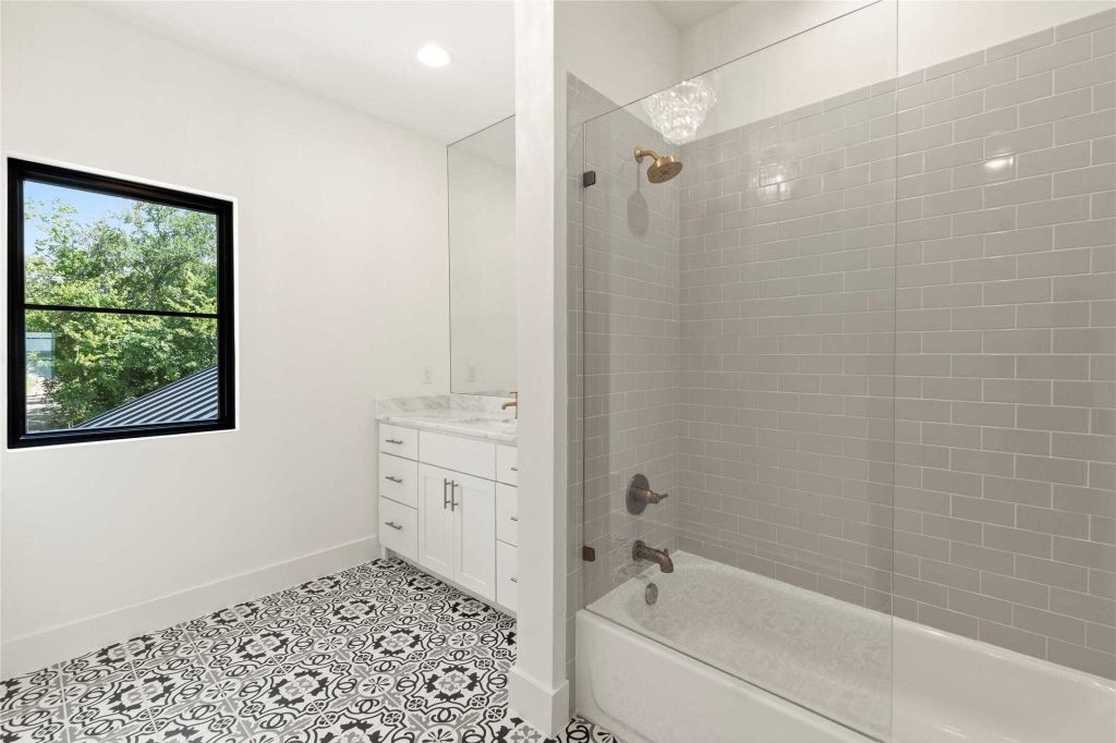 Property photo 3 of 3 <Alttext/>