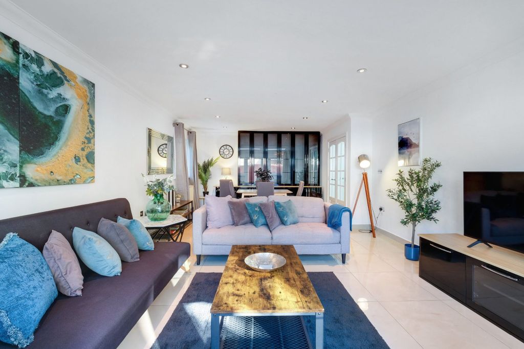 Property photo 3 of 57