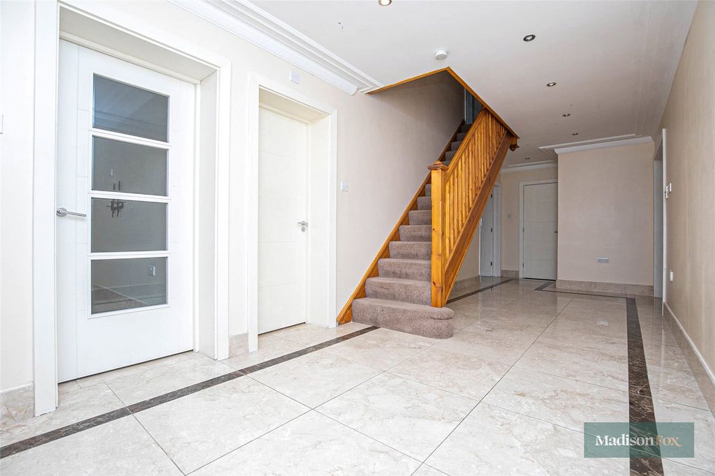 Property photo 2 of 25 Picture No. 24