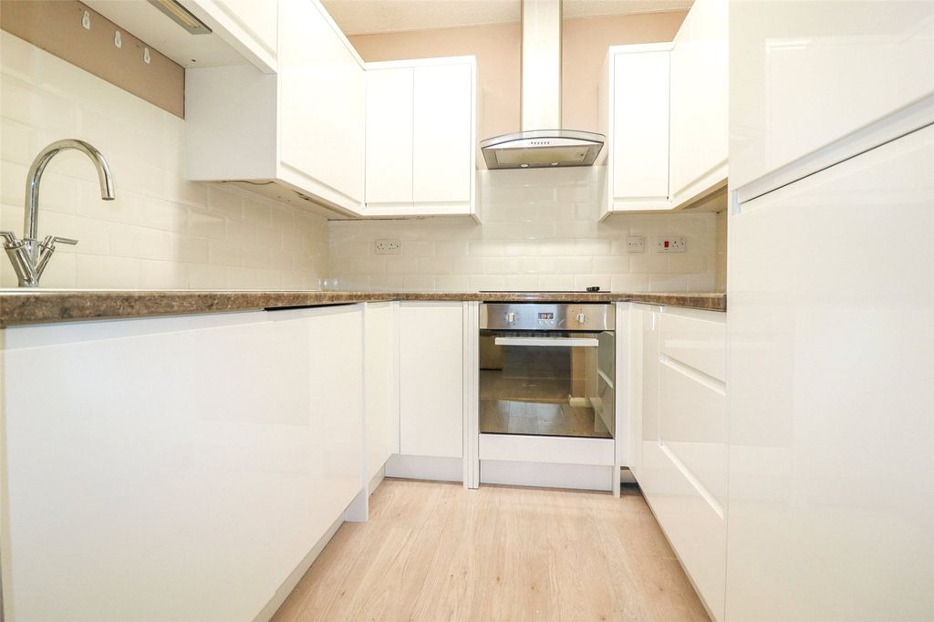 Property photo 2 of 8 Kitchen