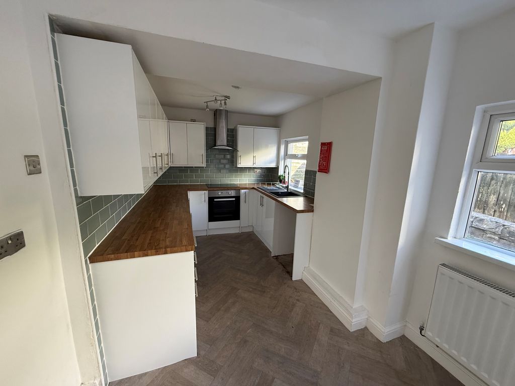 Property photo 2 of 9 Kitchen