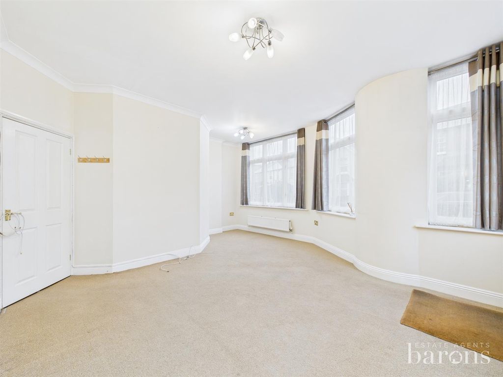 Property photo 3 of 14 Cam05500G0-Pr0087-Still014.Jpg