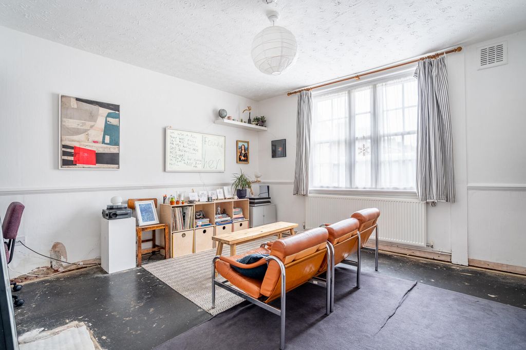 Property photo 3 of 15 Living Room