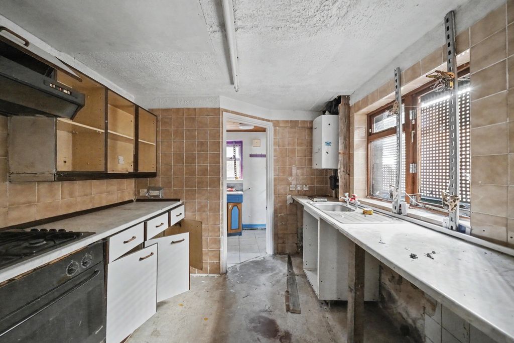 Property photo 3 of 19 3 Sherwood Road, South Harrow, Harrow, Ha2 8Aw