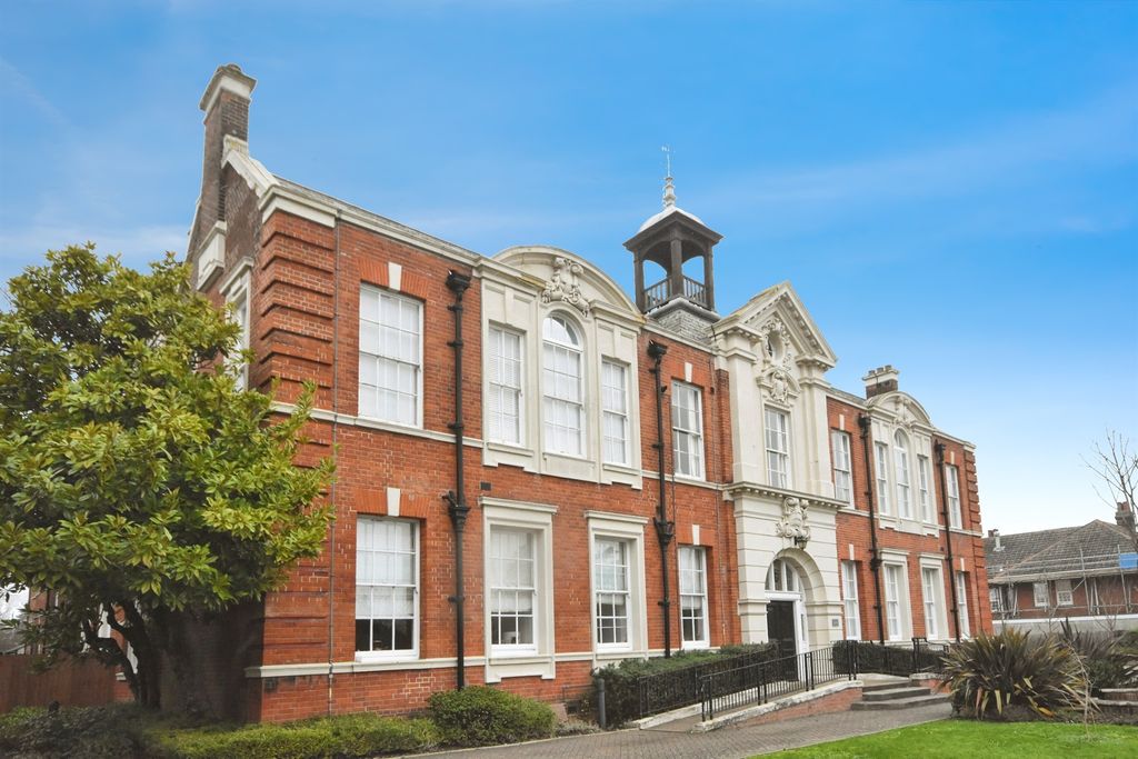 Property photo 1 of 18