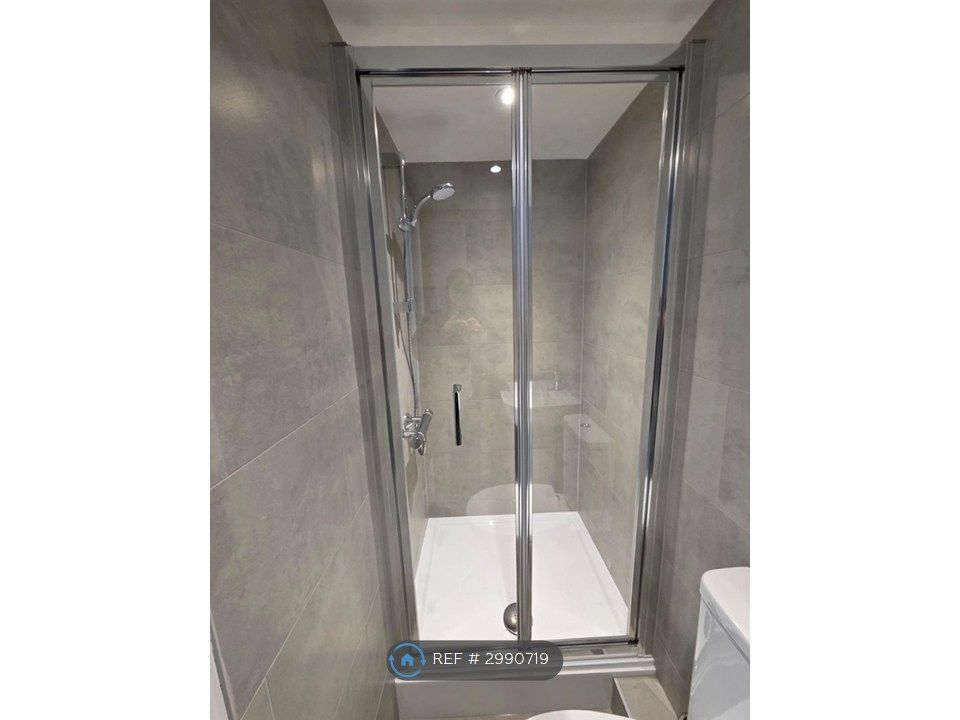 Property photo 3 of 14 Shower
