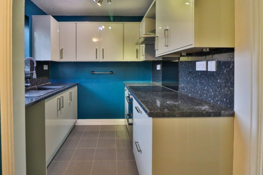 Property photo 2 of 18 Cream Gloss With Integrated Oven And Hob