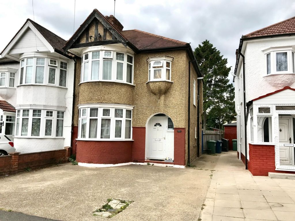 Property photo 1 of 9 Photo 2