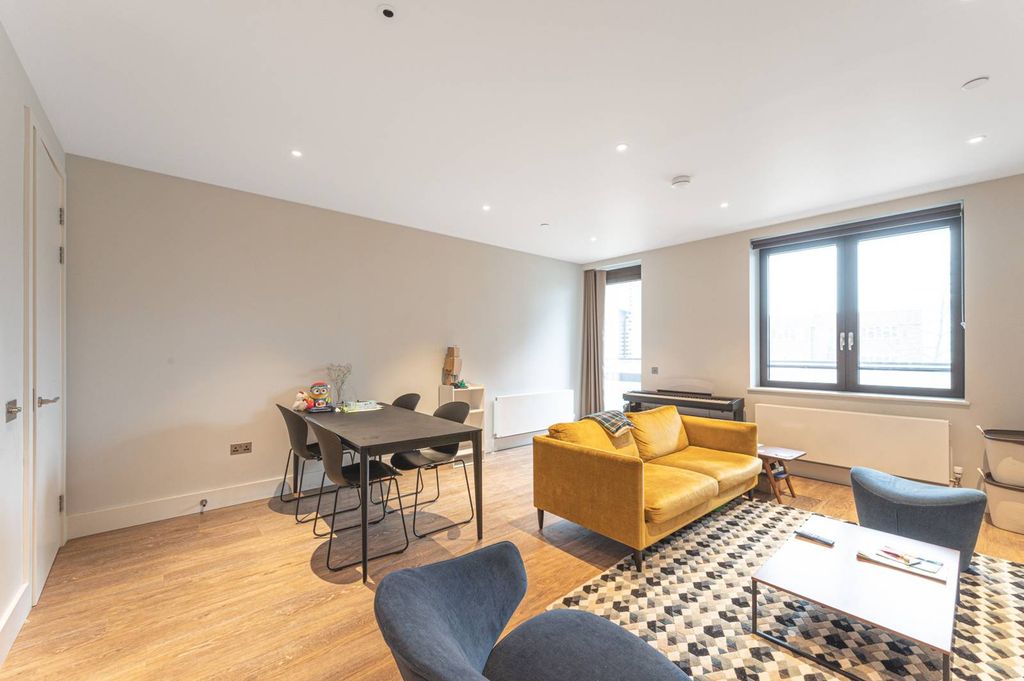 Property photo 3 of 11