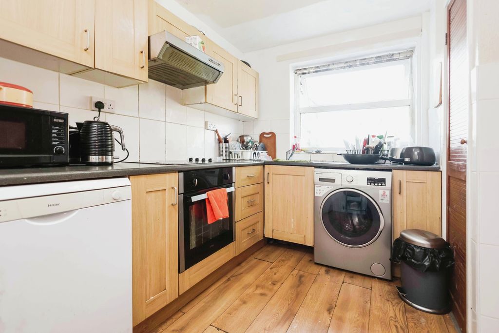 Property photo 3 of 16 Kitchen