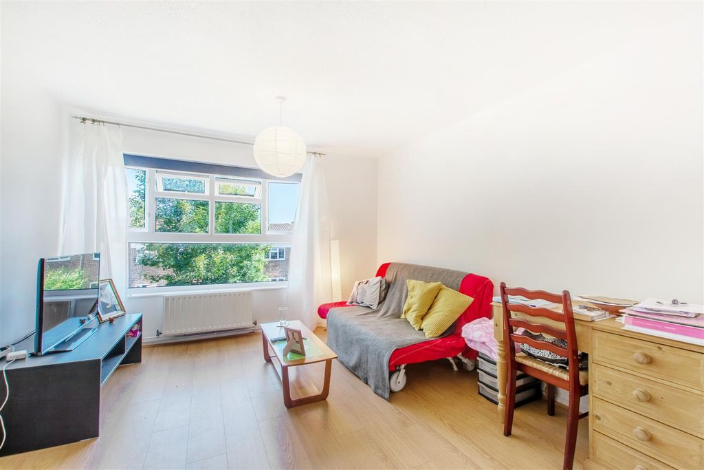Property photo 2 of 8 46 Laurel Grove Se20 8Qn-3.Jpg