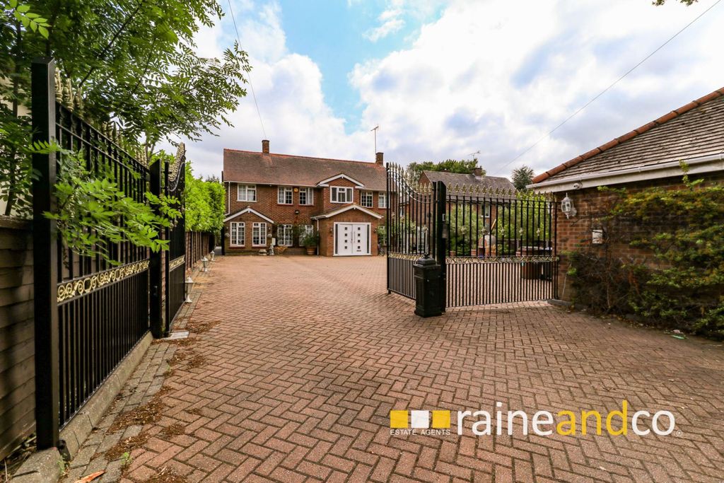 Property photo 2 of 45