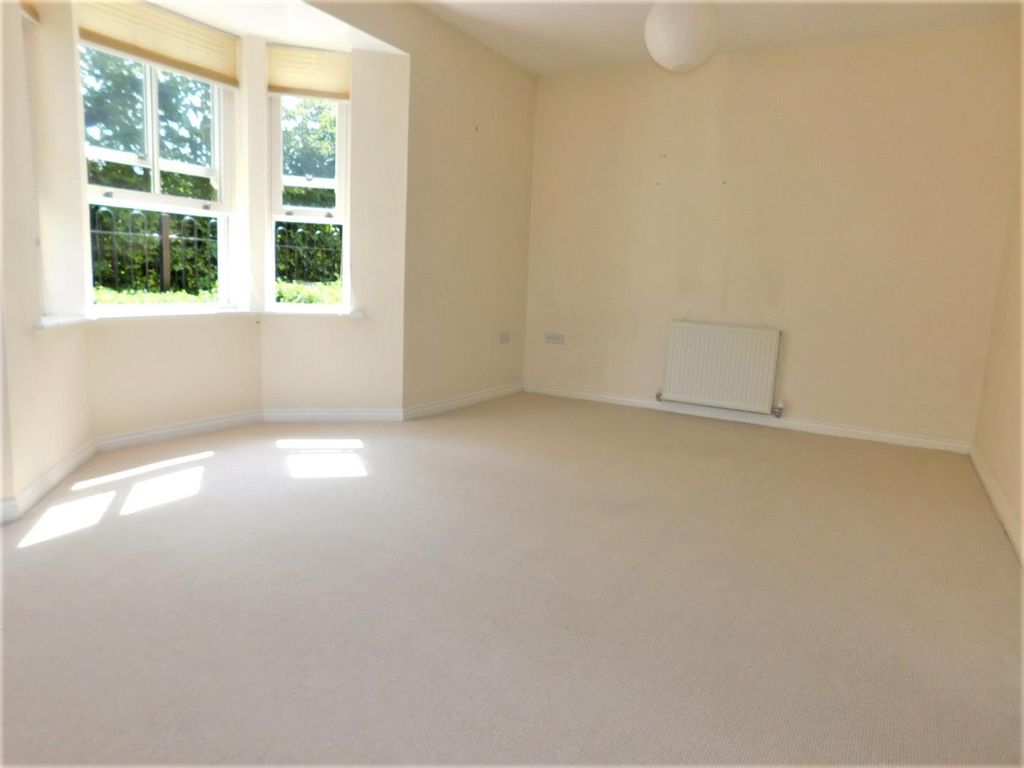 Property photo 3 of 26 Lounge With Bay Window