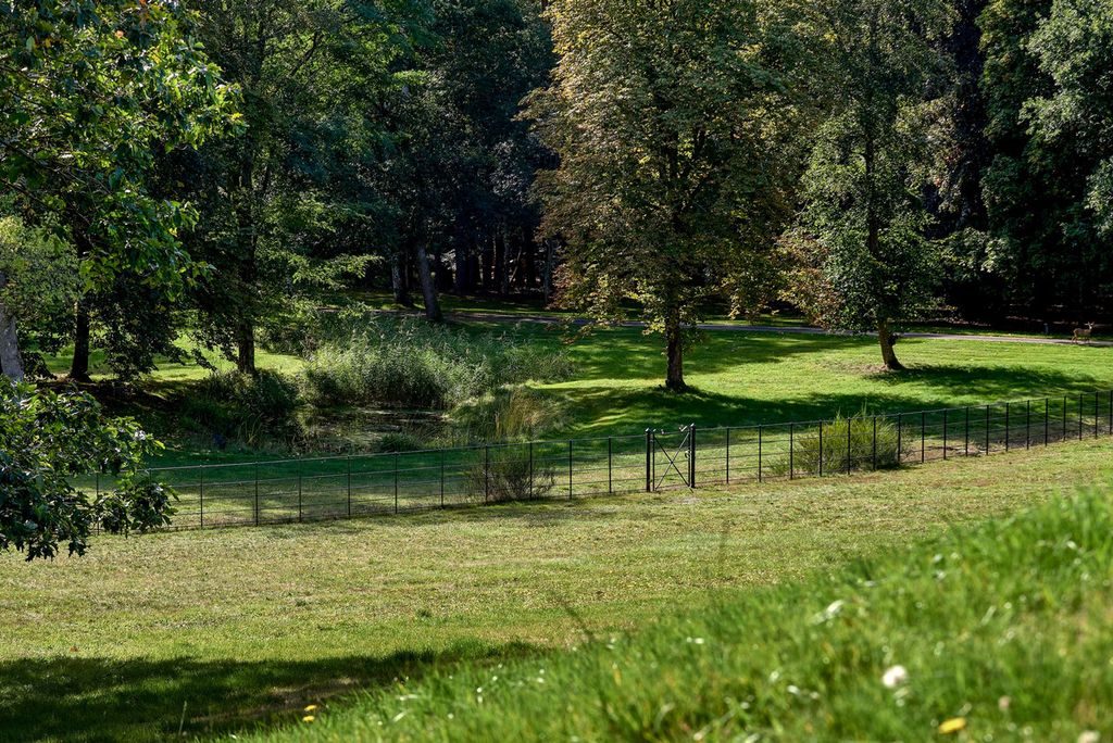 Additional image 28 of 7 bed country house for saleFarnham, Surrey GU10