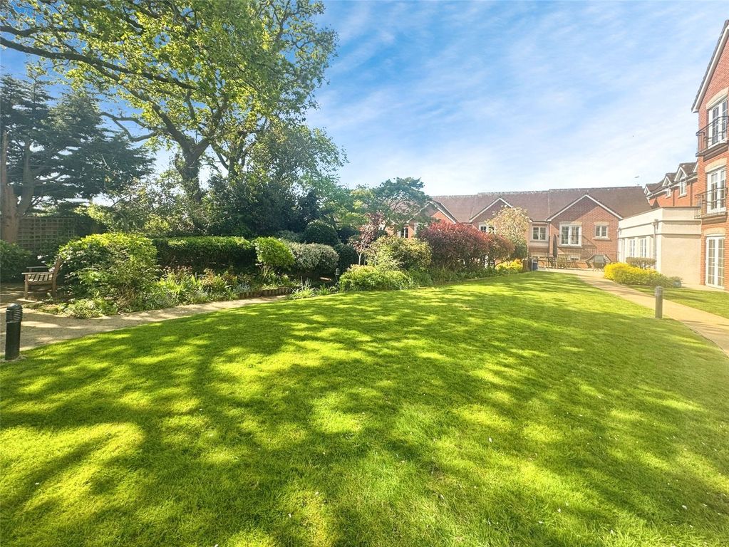 Property photo 3 of 12 Communal Garden