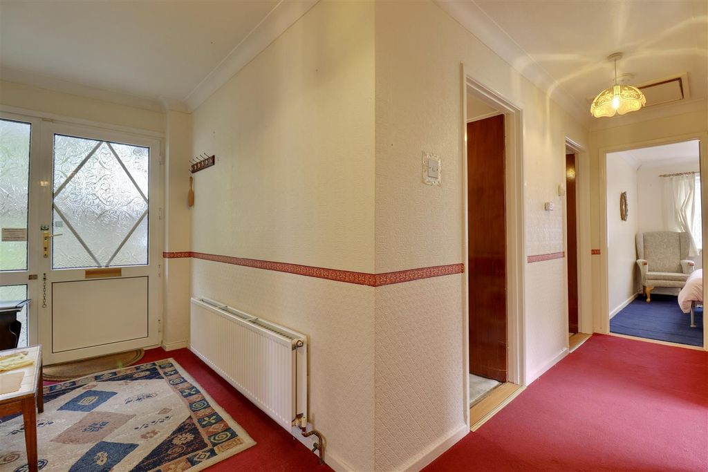 Property photo 3 of 12 9Fe958Df-Af36-4F93-A078-4Ed5A882519C_1_201_A.Jpeg