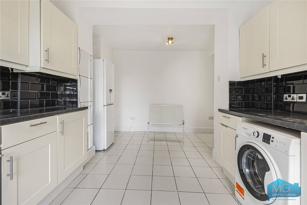 Property photo 2 of 18 Picture No. 11