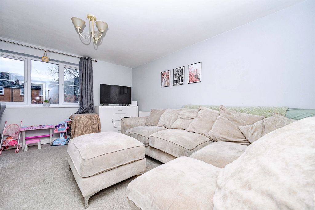 Property photo 2 of 17