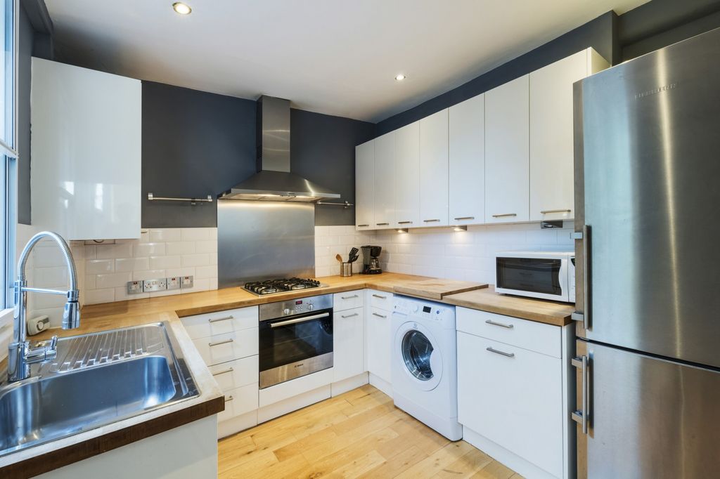 Property photo 2 of 6 Kitchen