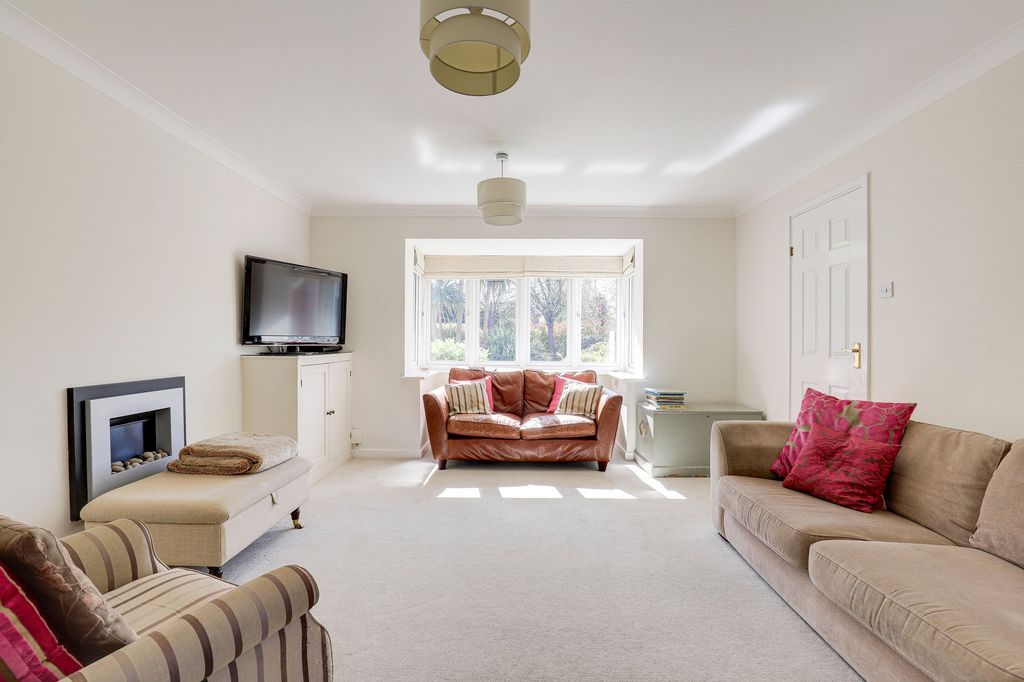 Property photo 2 of 24