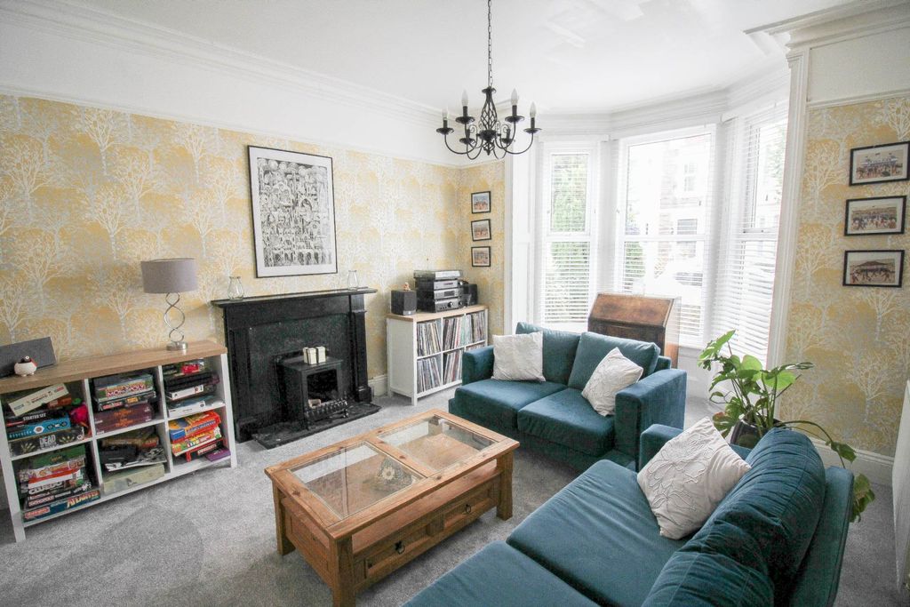 Property photo 2 of 25