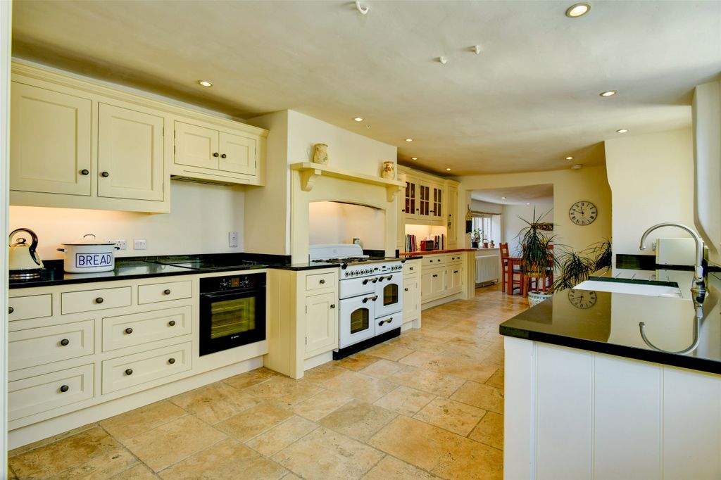 Property photo 3 of 27 Kitchen