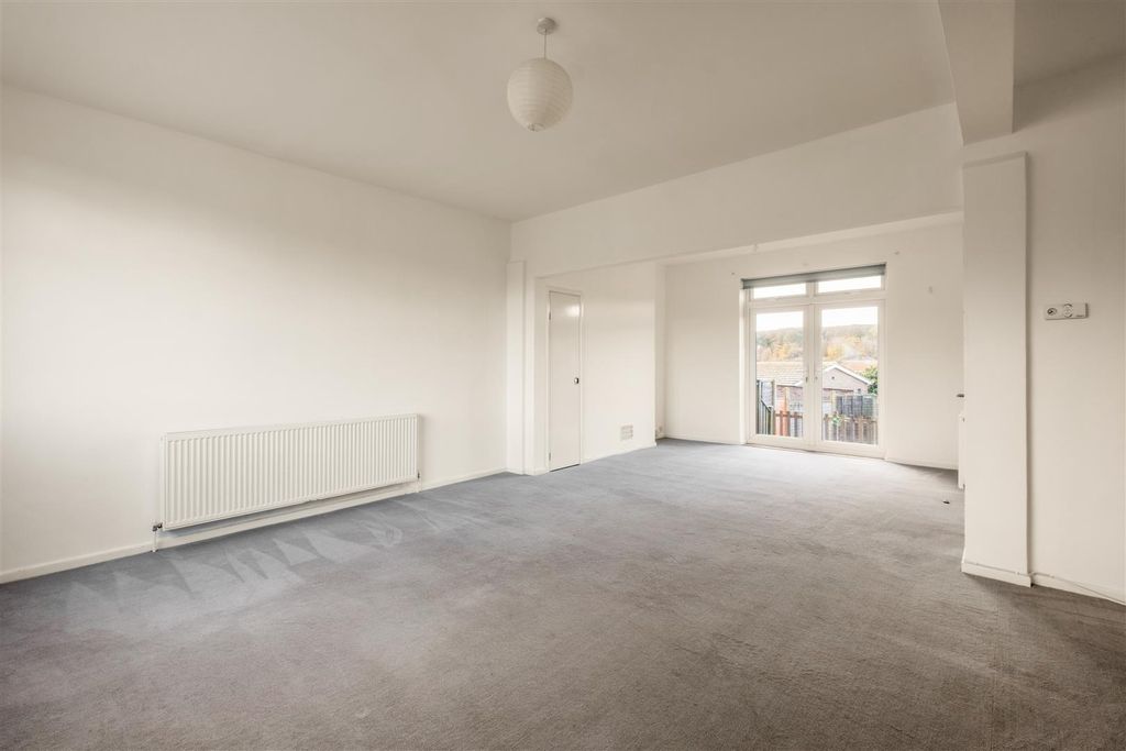 Property photo 2 of 21 2 Meadow Parade-9.Jpg