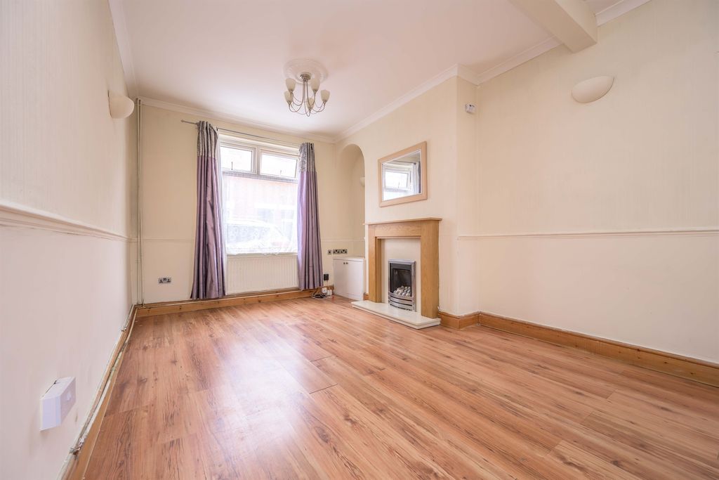 Property photo 2 of 8