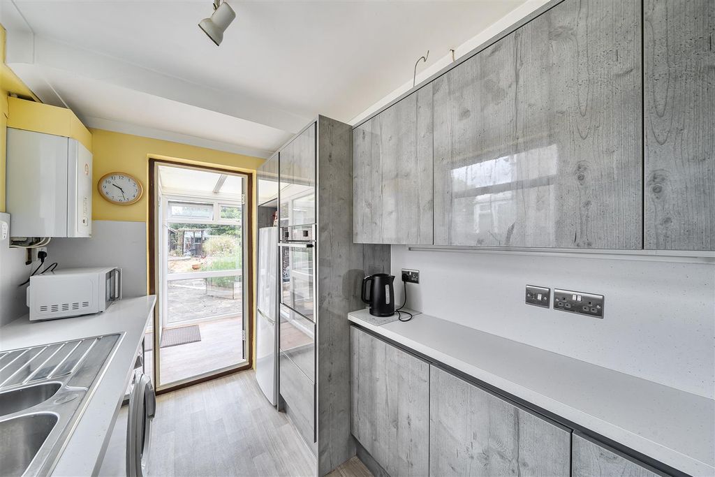Property photo 1 of 10 Kitchen 1.Jpg