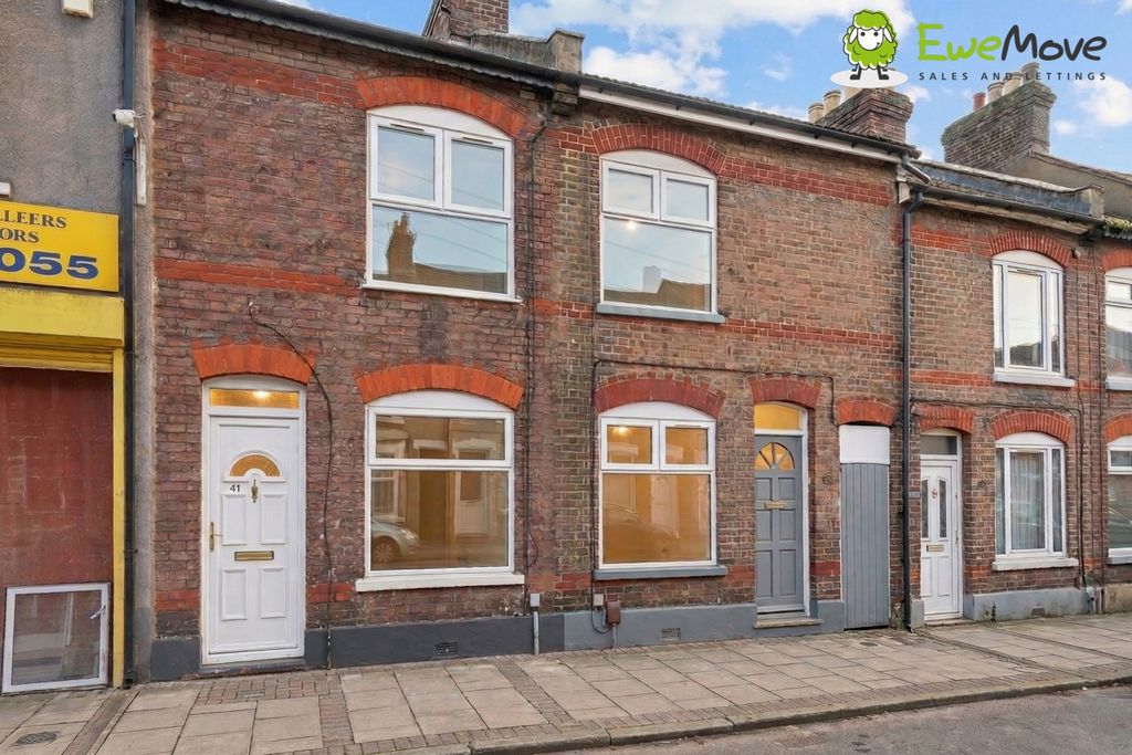 Property photo 2 of 11 Front Of House At Stanley Street By Ben Brind @ Ew