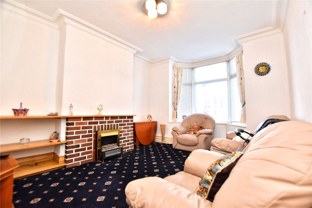 Property photo 2 of 16 Living Room