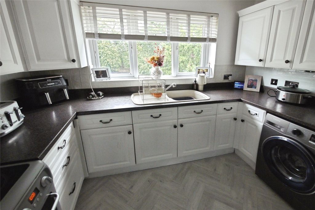 Property photo 3 of 13 Kitchen