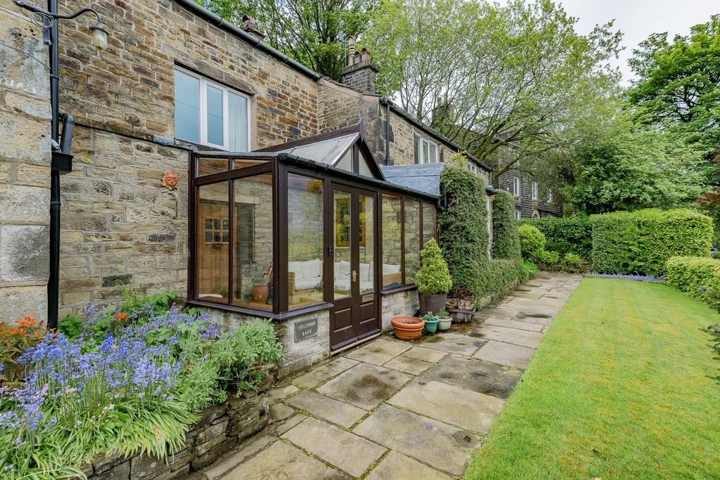 Property photo 2 of 66 Entrance
