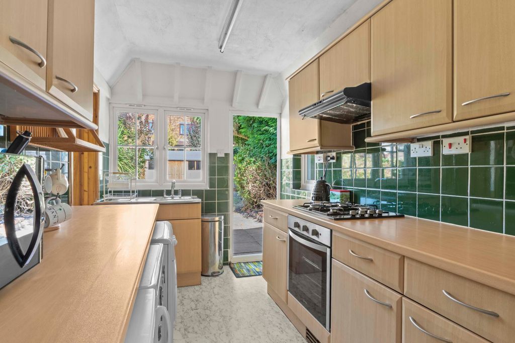 Property photo 2 of 15 1 Southview Terrace, Sl8 5Jb (Low Res)-6