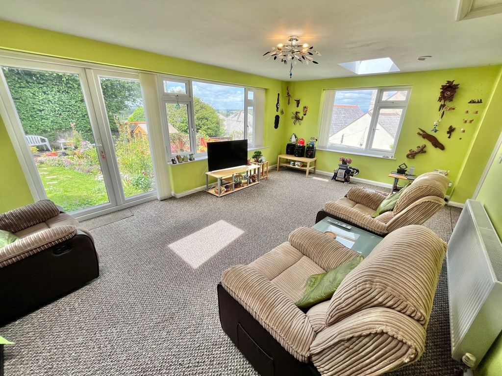 Property photo 2 of 20