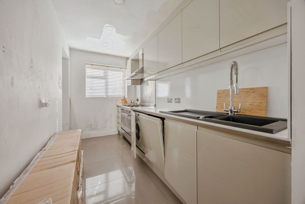 Property photo 3 of 24 Pbox-Img.Jpg