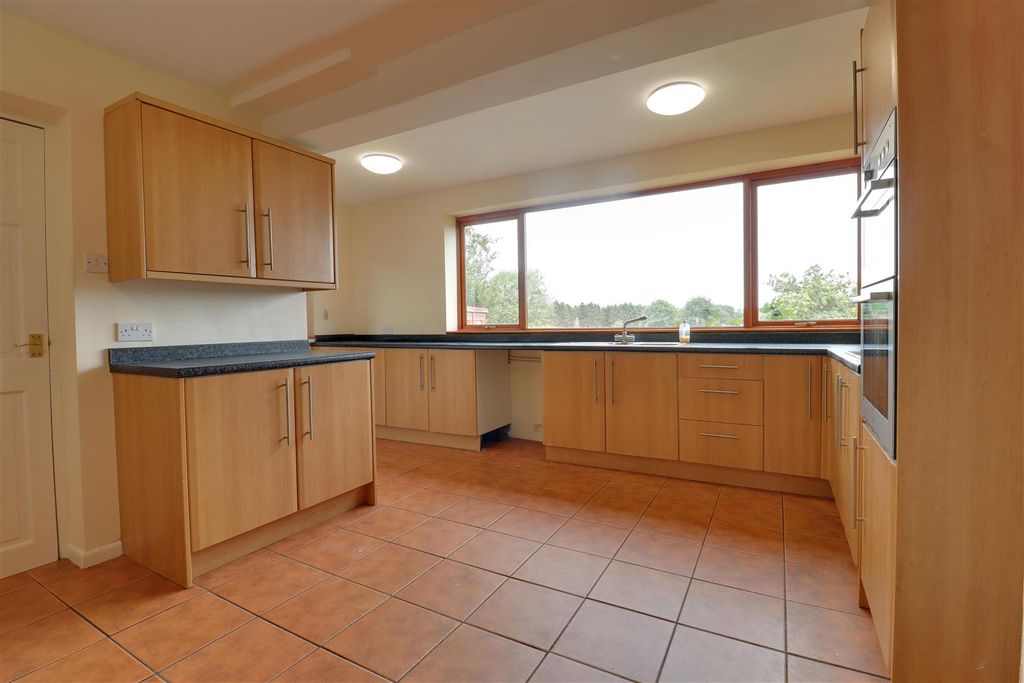 Property photo 3 of 33 Img_1063-Img_1065.Jpg