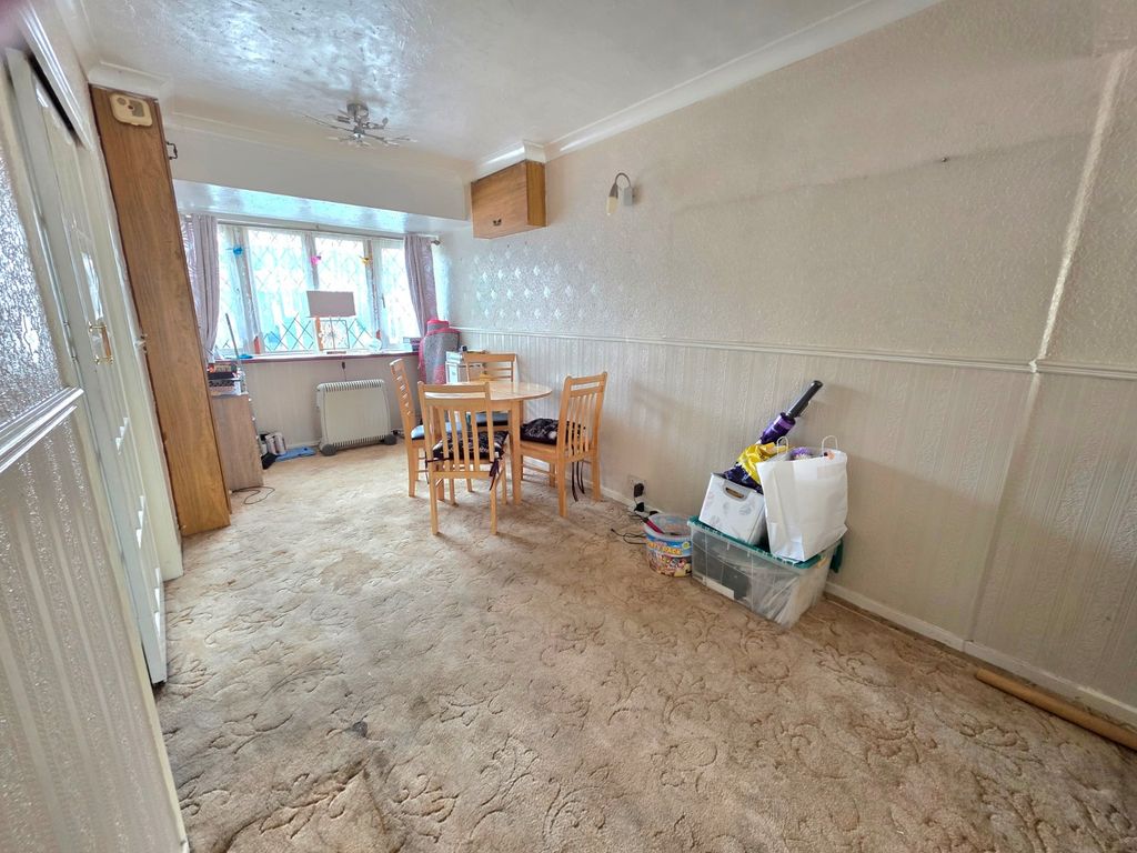 Property photo 3 of 10 Dining Area