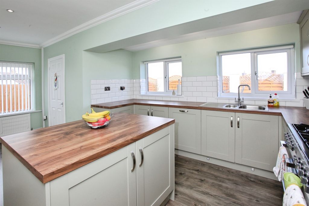 Property photo 2 of 26