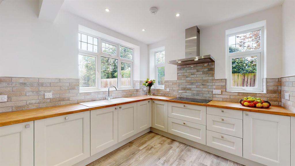 Property photo 3 of 22 Kitchen