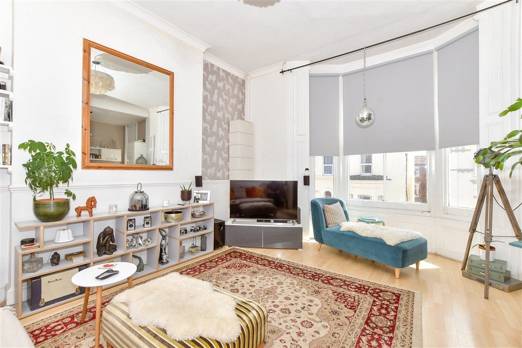 Property photo 1 of 10 Lounge