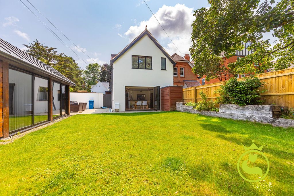Property photo 1 of 28