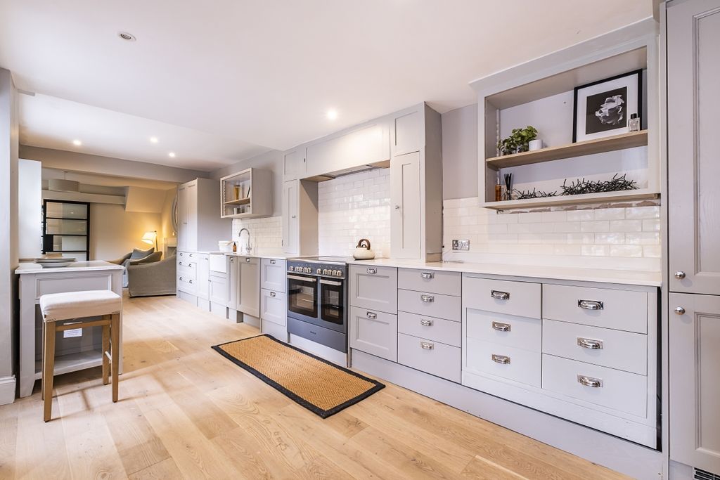 Property photo 3 of 19 St-Johns-Grove-023