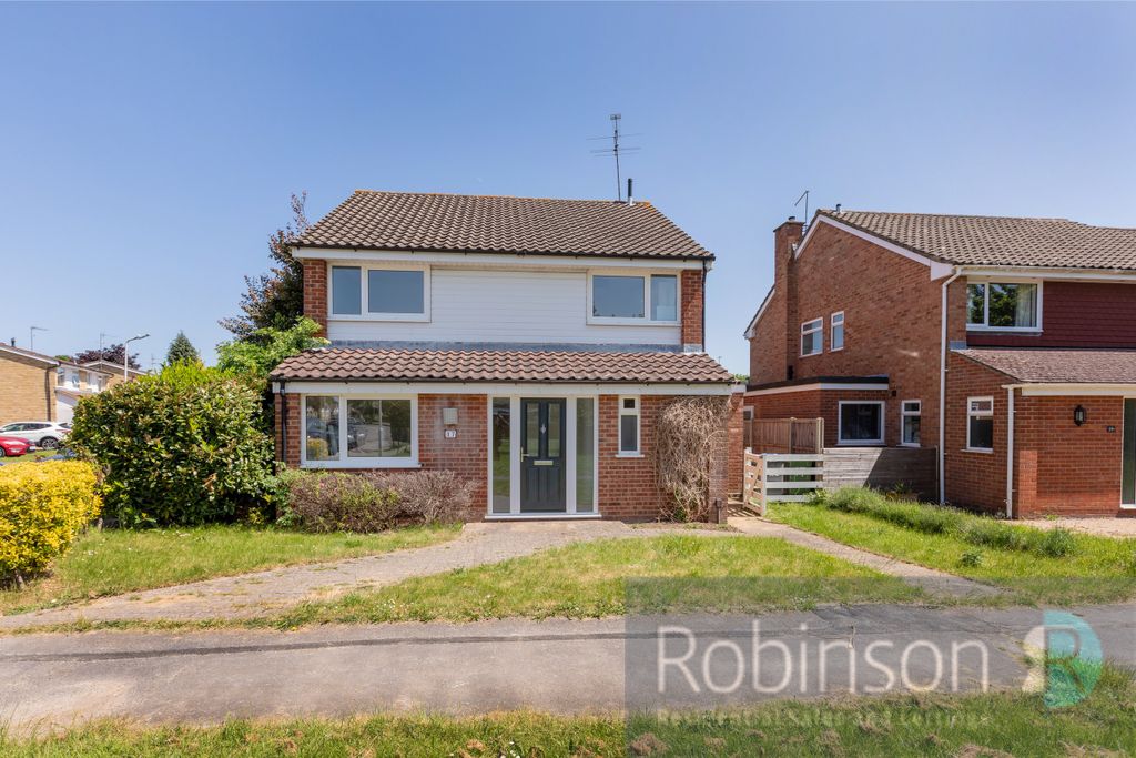 Property photo 1 of 15 17 Lambourne Drive-01