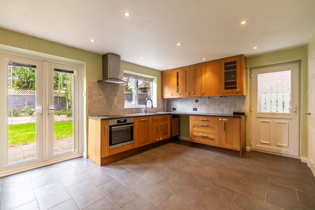 Property photo 2 of 30