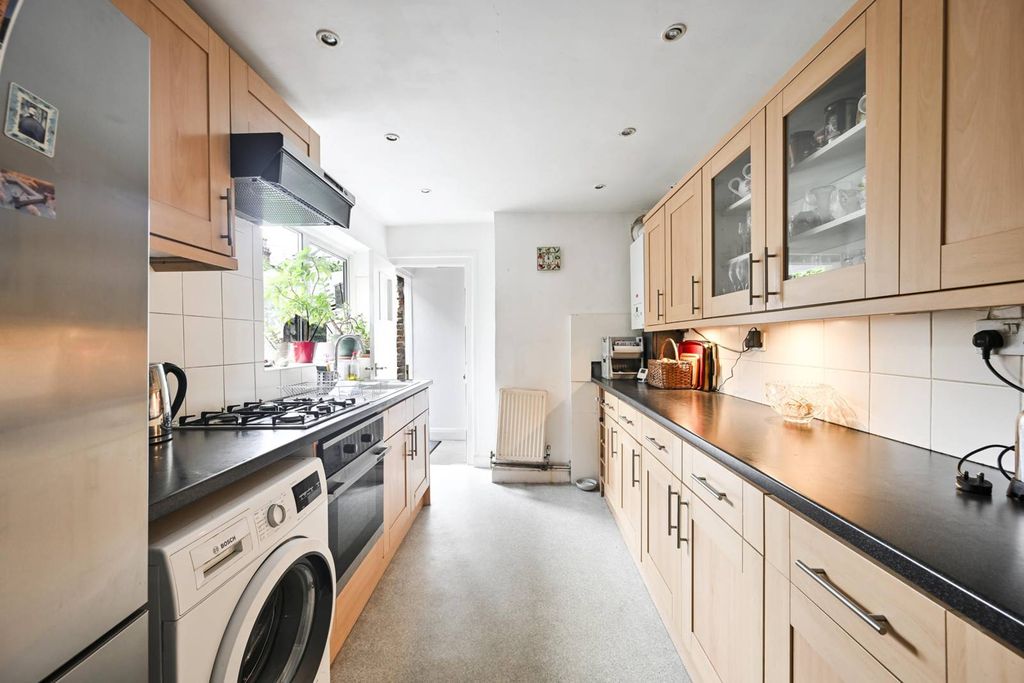 Property photo 2 of 25