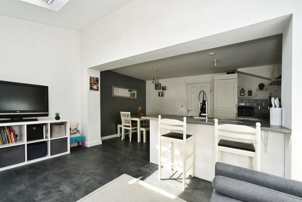 Property photo 3 of 14