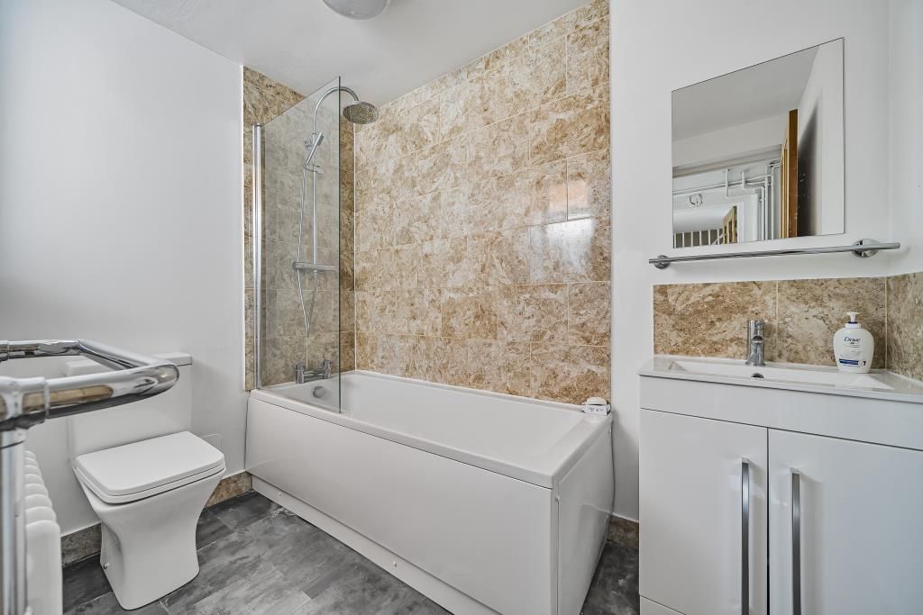 Property photo 3 of 10 Bathroom