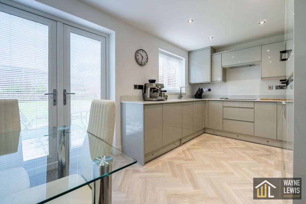 Property photo 3 of 32