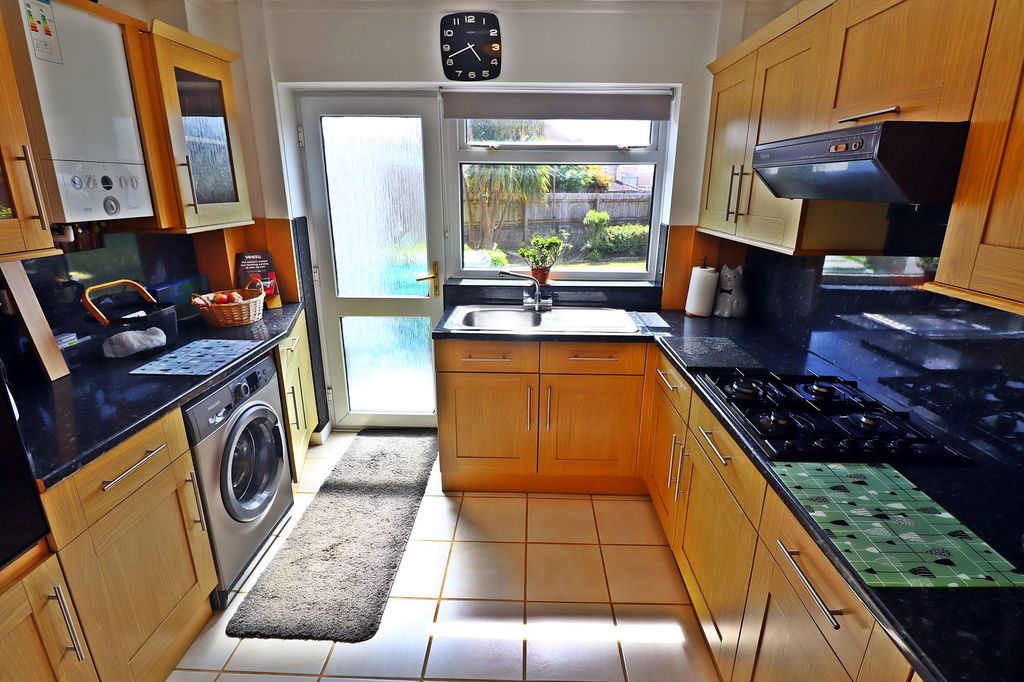 Property photo 3 of 23 Kitchen